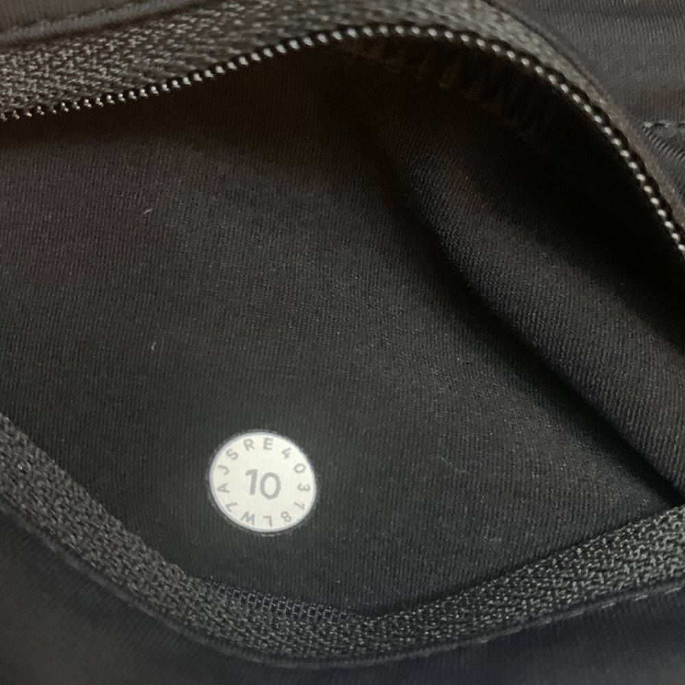 Lululemon Speed Up Shorts - Picture 3 of 5